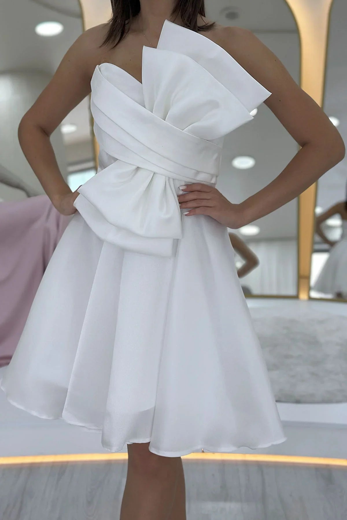 Beyaz Fiyonklu Straplez Mini Kloş Abiye Elbise 