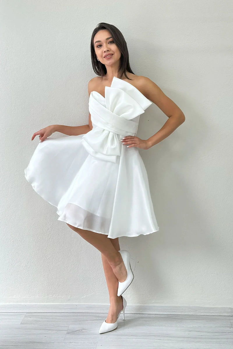 Beyaz Fiyonklu Straplez Mini Kloş Abiye Elbise 