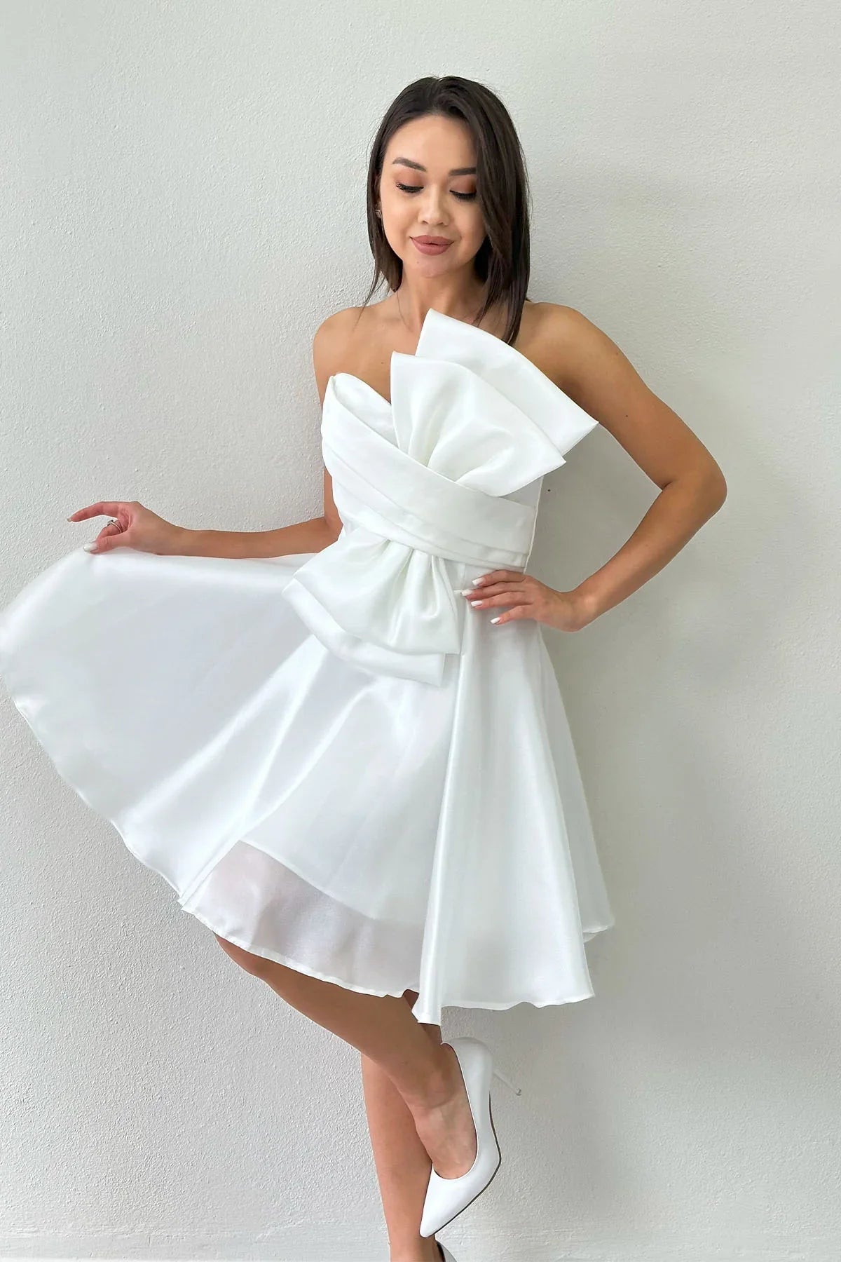 Beyaz Fiyonklu Straplez Mini Kloş Abiye Elbise 