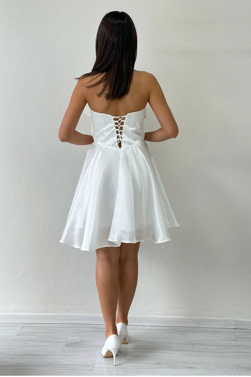 Beyaz Fiyonklu Straplez Mini Kloş Abiye Elbise 