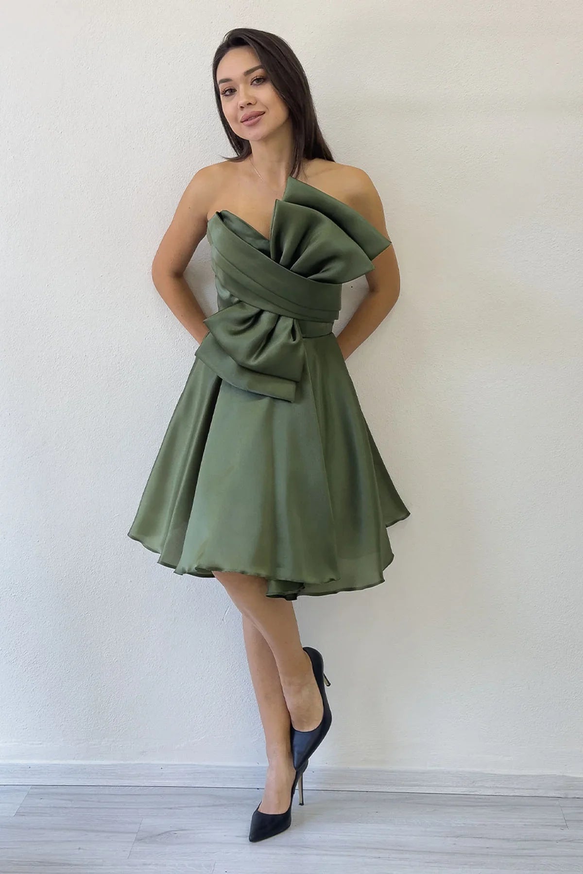 Haki Fiyonklu Straplez Mini Kloş Abiye Elbise