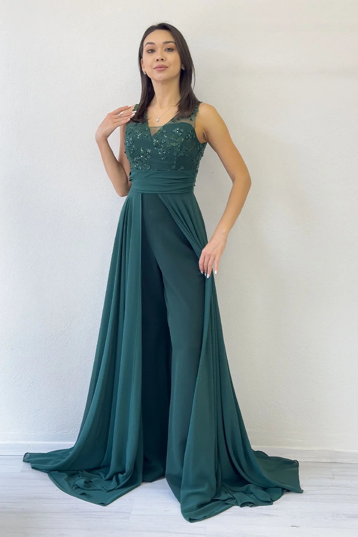 Yeşil V Yaka İşlemeli Kuyruklu Abiye Tulum