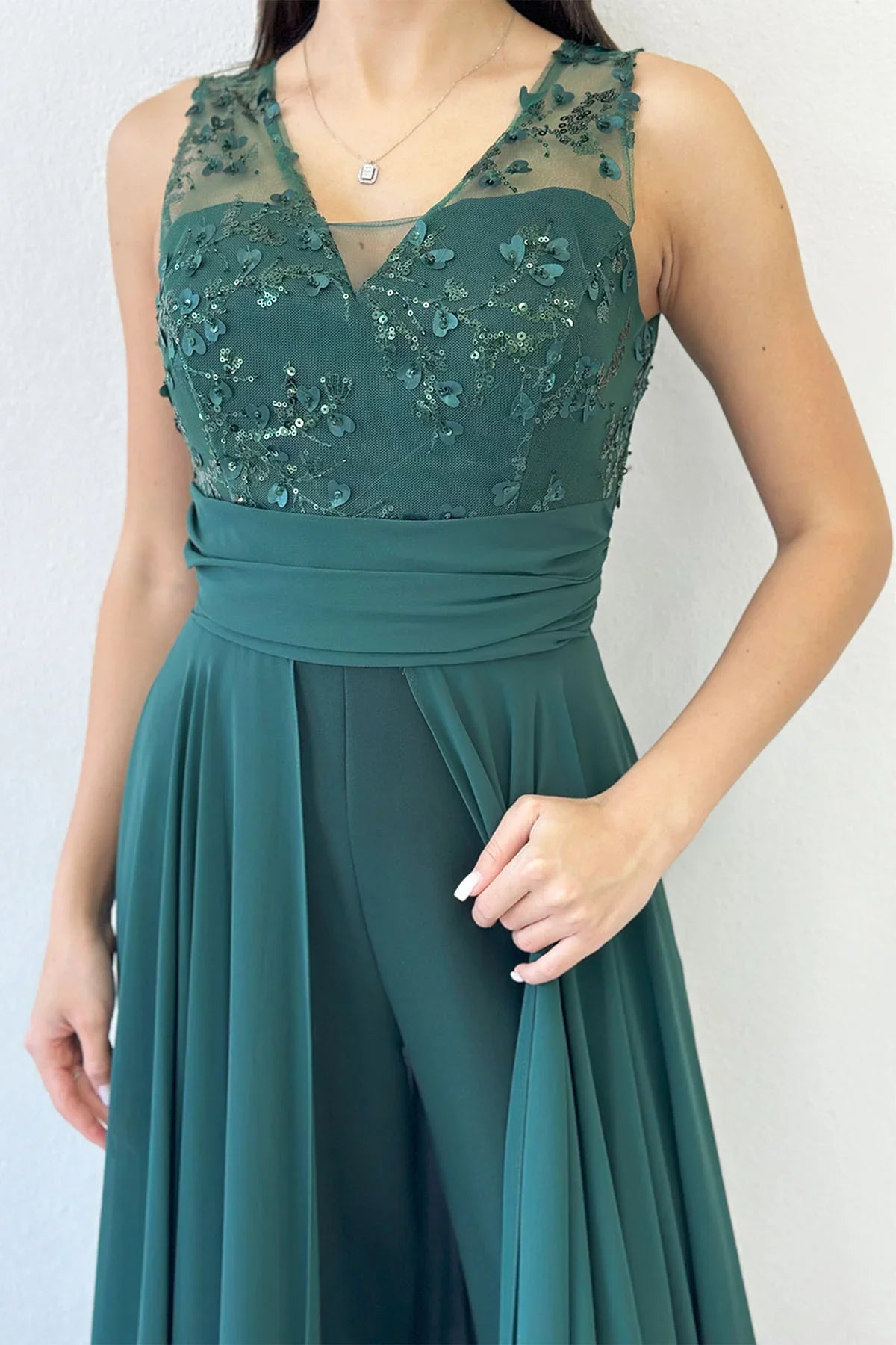 Yeşil V Yaka İşlemeli Kuyruklu Abiye Tulum