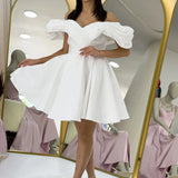 Beyaz Omuz Detay Tasarım Mini Kloş Abiye Elbise