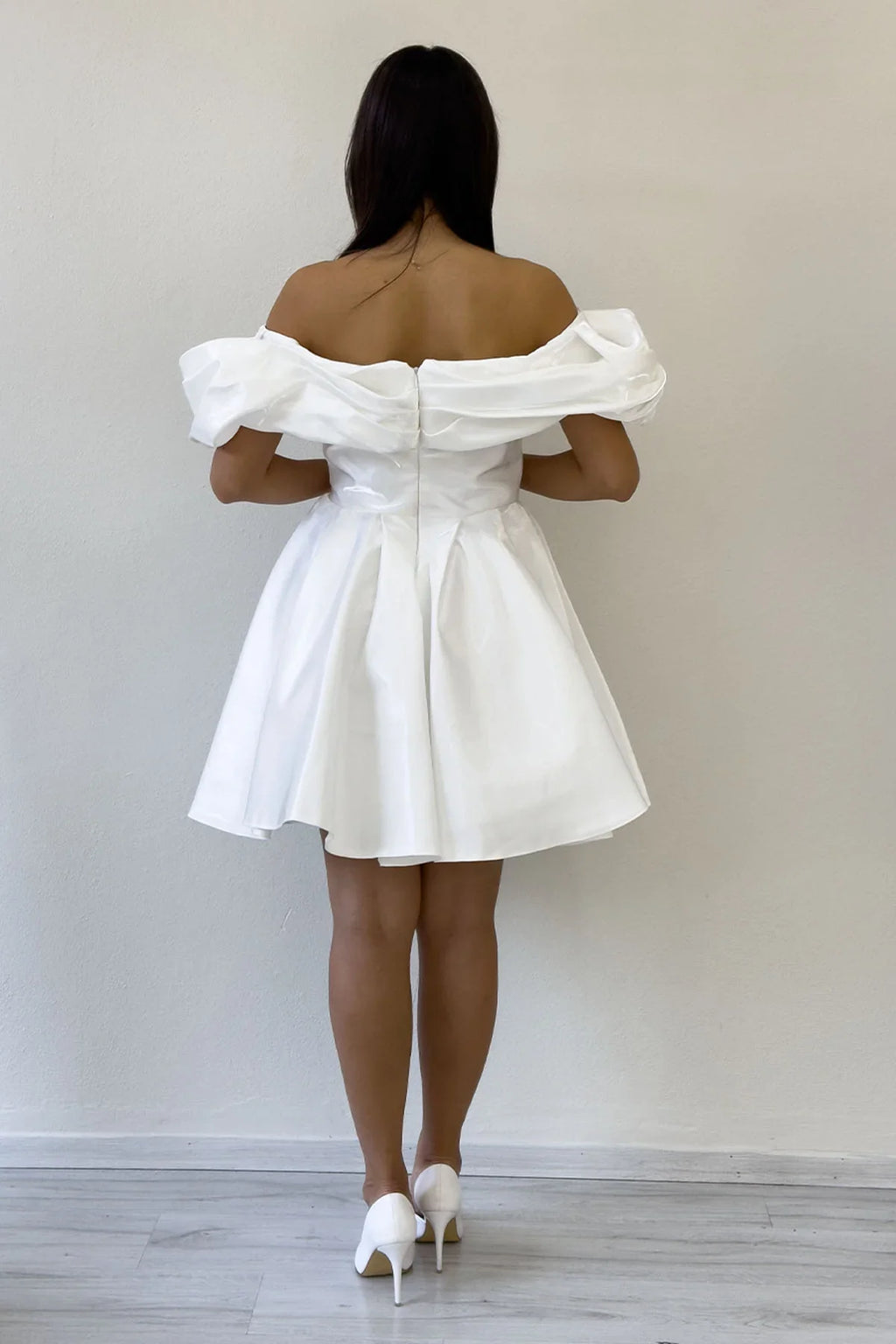 Beyaz Omuz Detay Tasarım Mini Kloş Abiye Elbise