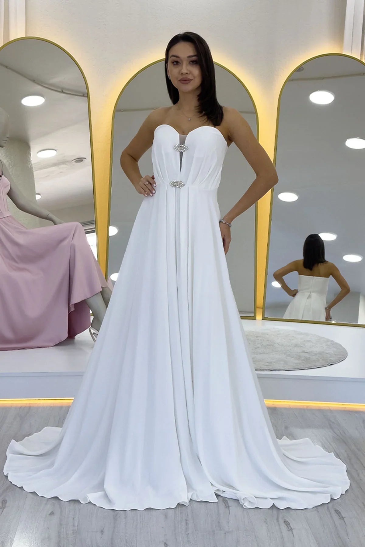 Beyaz Straplez Taş Detay Yırtmaçlı Abiye Elbise