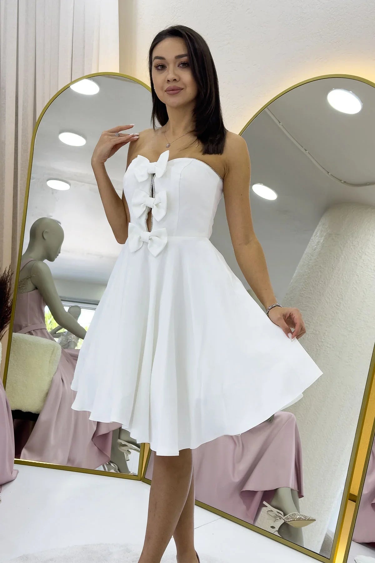 Beyaz Fiyonklu Taş İşlemeli Straplez Mini Abiye Elbise 