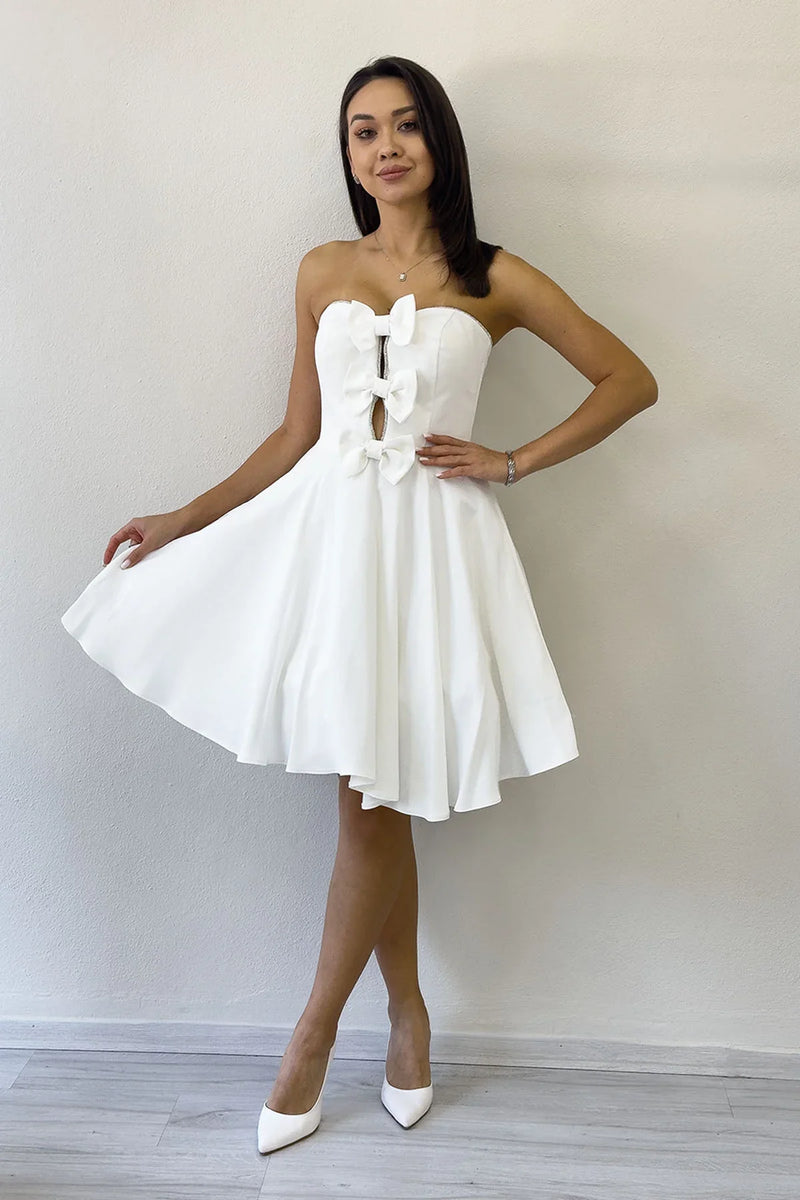 Beyaz Fiyonklu Taş İşlemeli Straplez Mini Abiye Elbise 