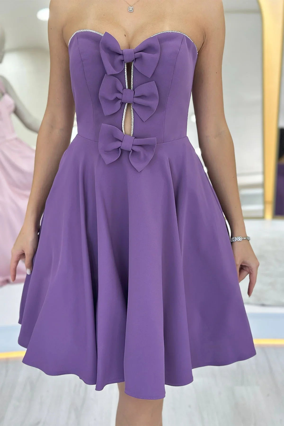 Mor Fiyonklu Taş İşlemeli Straplez Mini Abiye Elbise