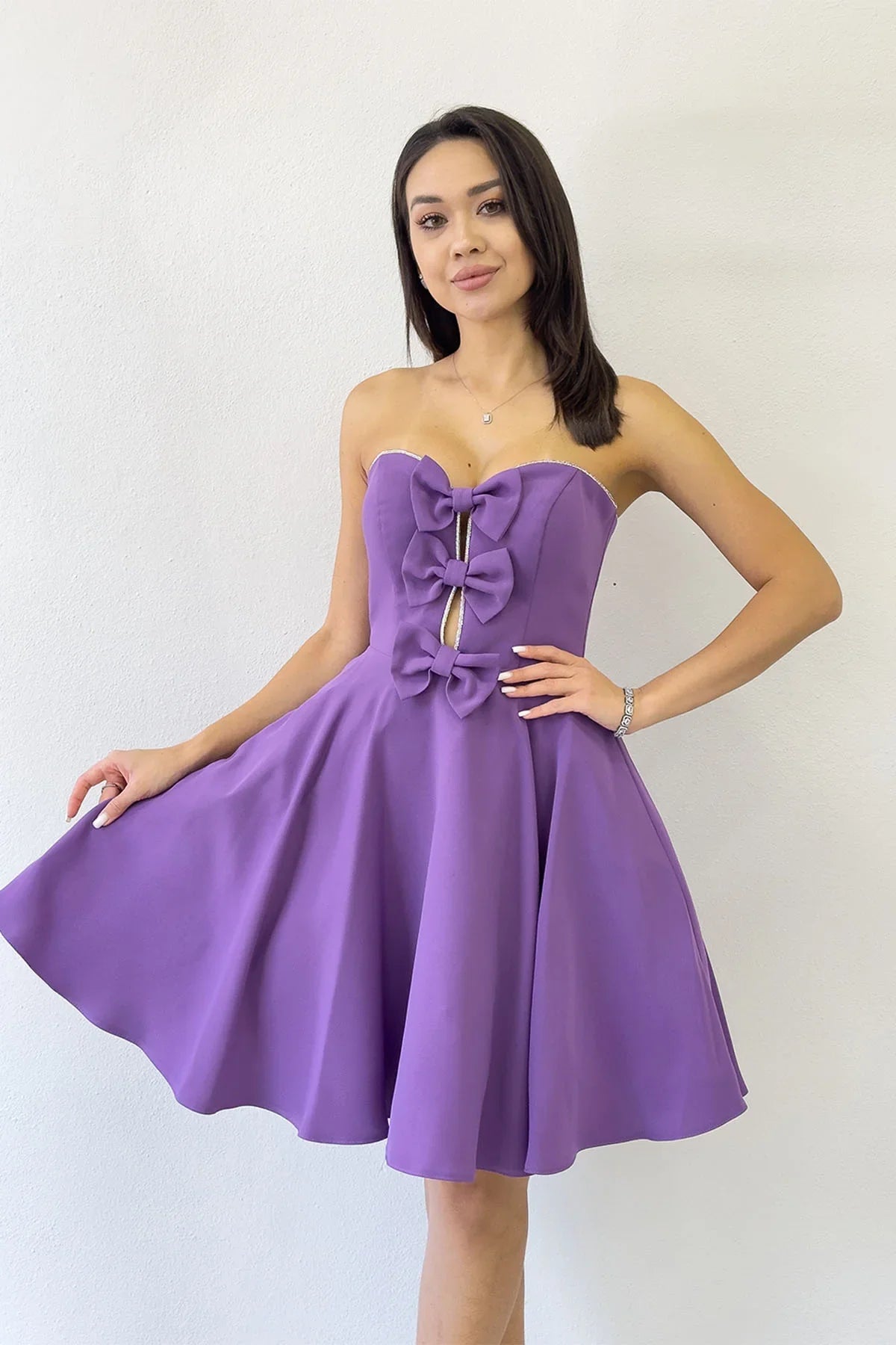 Mor Fiyonklu Taş İşlemeli Straplez Mini Abiye Elbise