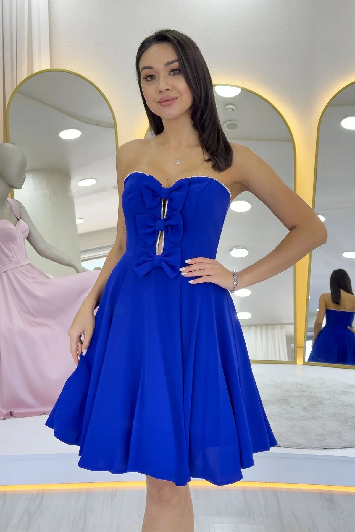 Saks Mavi Fiyonklu Taş İşlemeli Straplez Mini Abiye Elbise