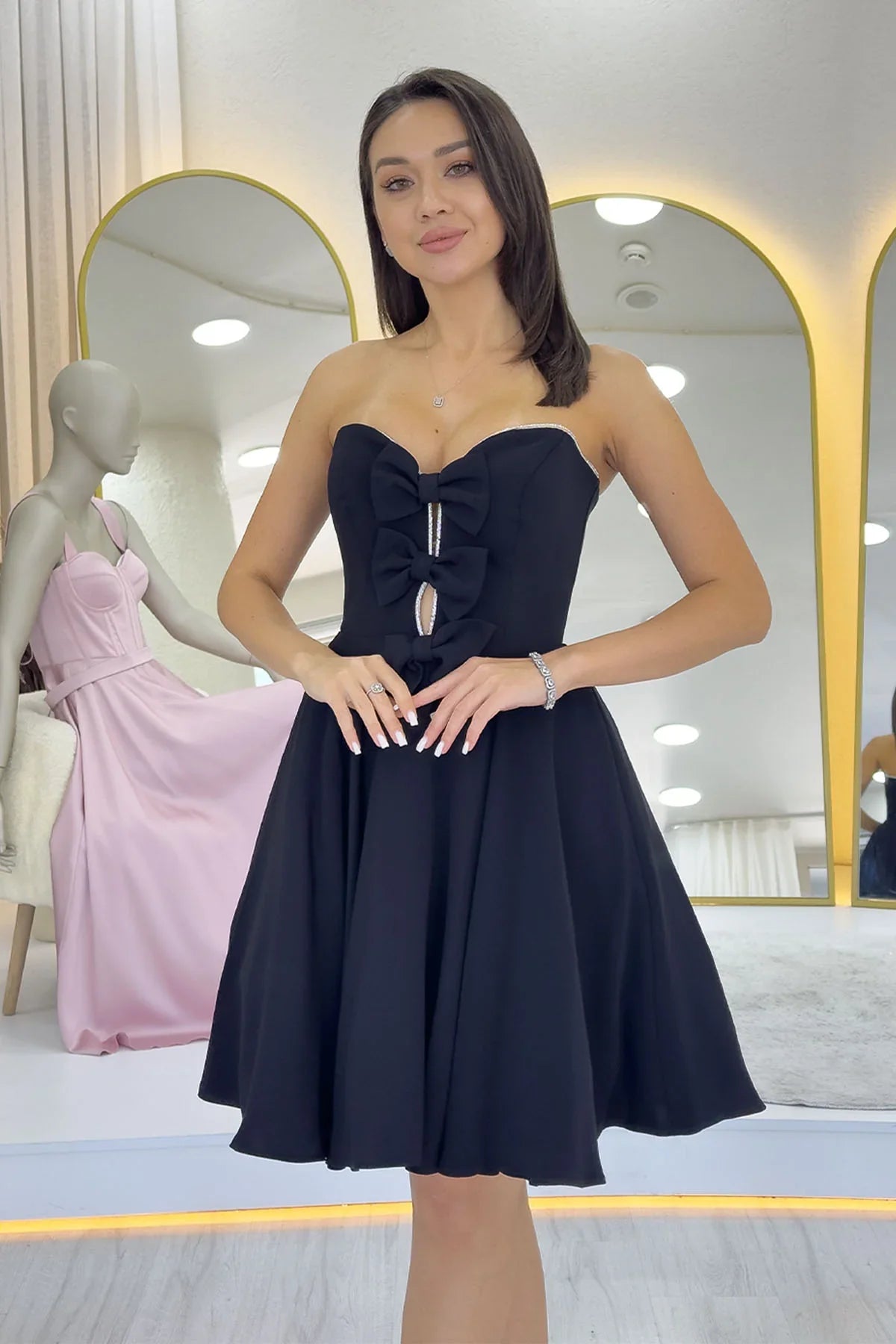 Siyah Fiyonklu Taş İşlemeli Straplez Mini Abiye Elbise