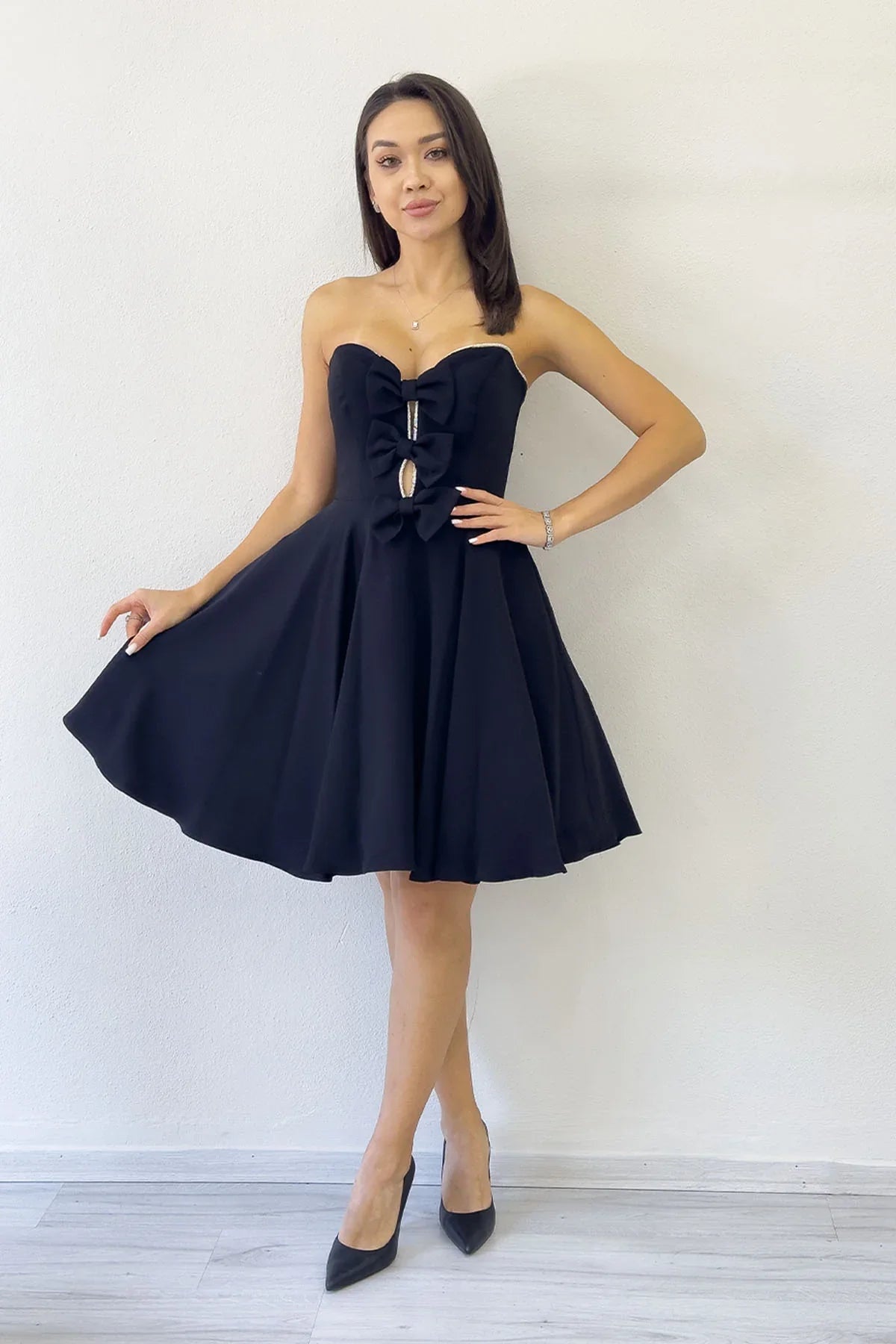 Siyah Fiyonklu Taş İşlemeli Straplez Mini Abiye Elbise