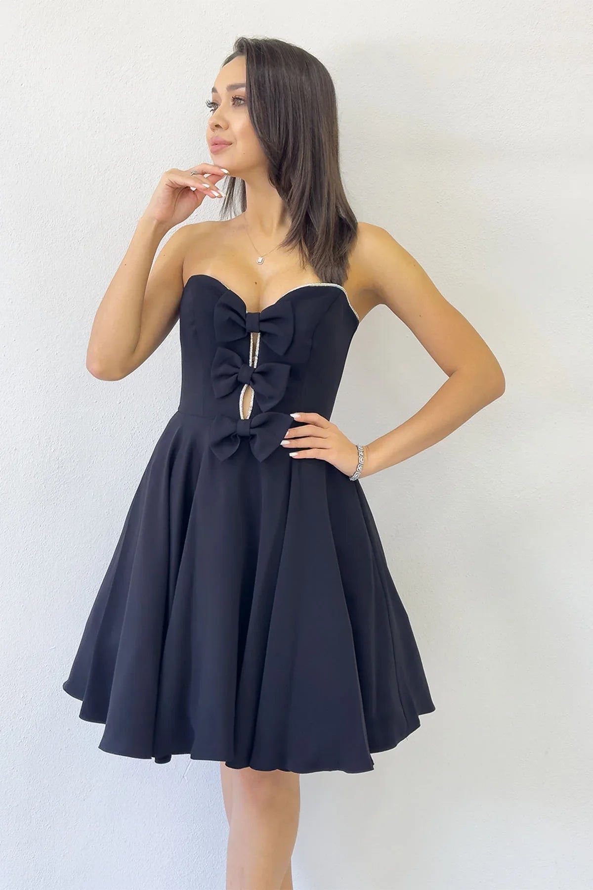 Siyah Fiyonklu Taş İşlemeli Straplez Mini Abiye Elbise