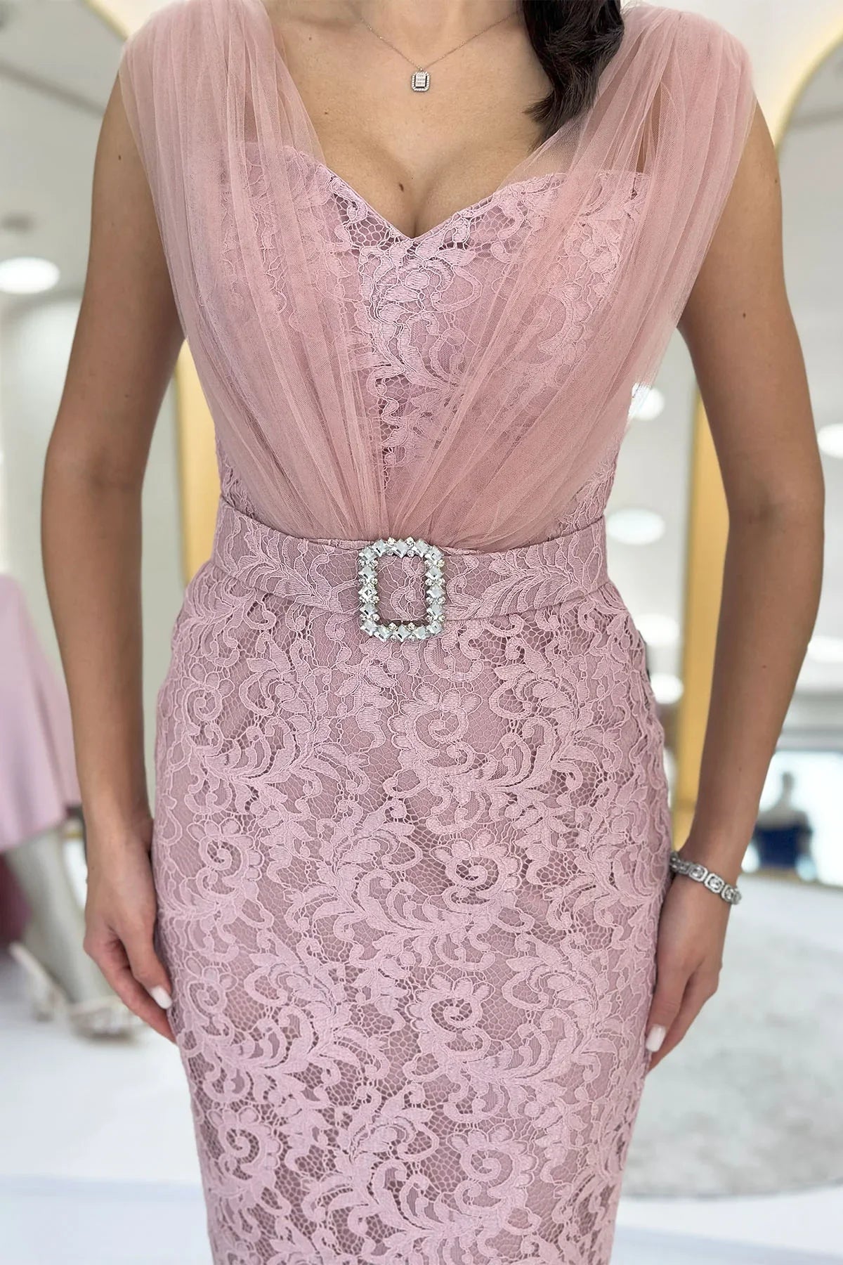 Pudra Dantel Kumaş Tül Detaylı Kemerli Midi Boy Abiye Elbise