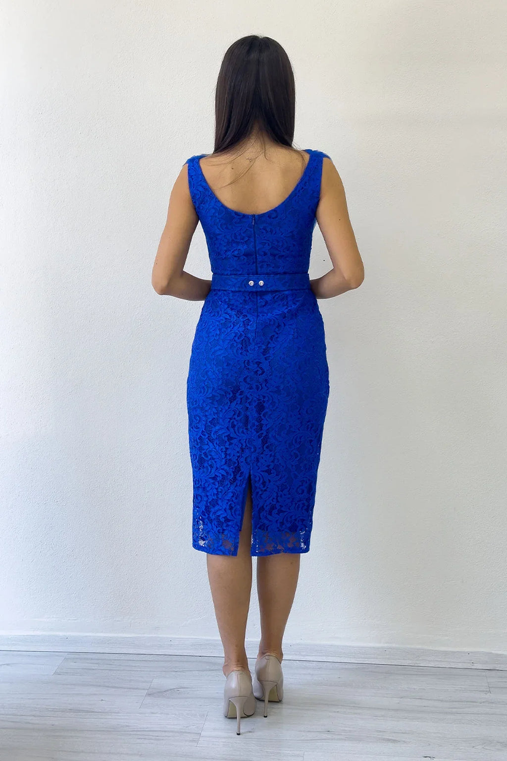 Saks Mavi Dantel Kumaş Tül Detaylı Kemerli Midi Boy Abiye Elbise