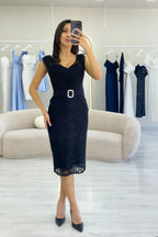 Siyah Dantel Kumaş Tül Detaylı Kemerli Midi Boy Abiye Elbise