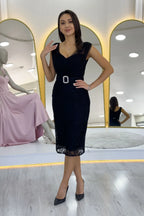 Siyah Dantel Kumaş Tül Detaylı Kemerli Midi Boy Abiye Elbise