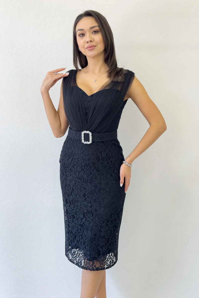 Siyah Dantel Kumaş Tül Detaylı Kemerli Midi Boy Abiye Elbise