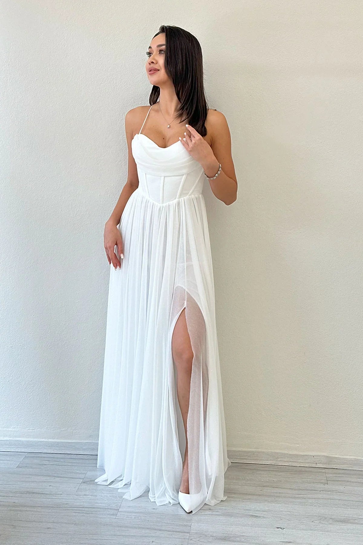 Beyaz Simli Sırt Dekolteli Korse Detay Yırtmaçlı Abiye Elbise