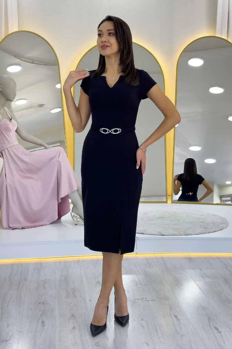 Siyah V Yaka Yarım Kol Kemerli Midi Boy Kalem Elbise