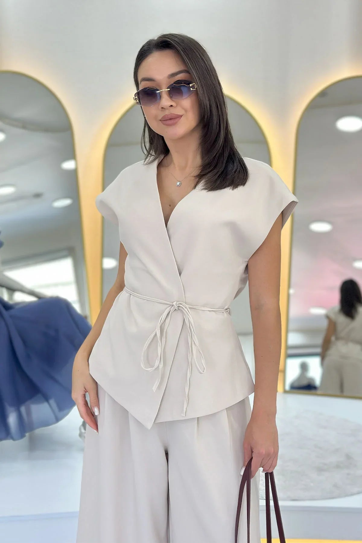 Kadın Krem Bol Paça Dökümlü Bağlamalı Yelek Pantolon İkili Takım 