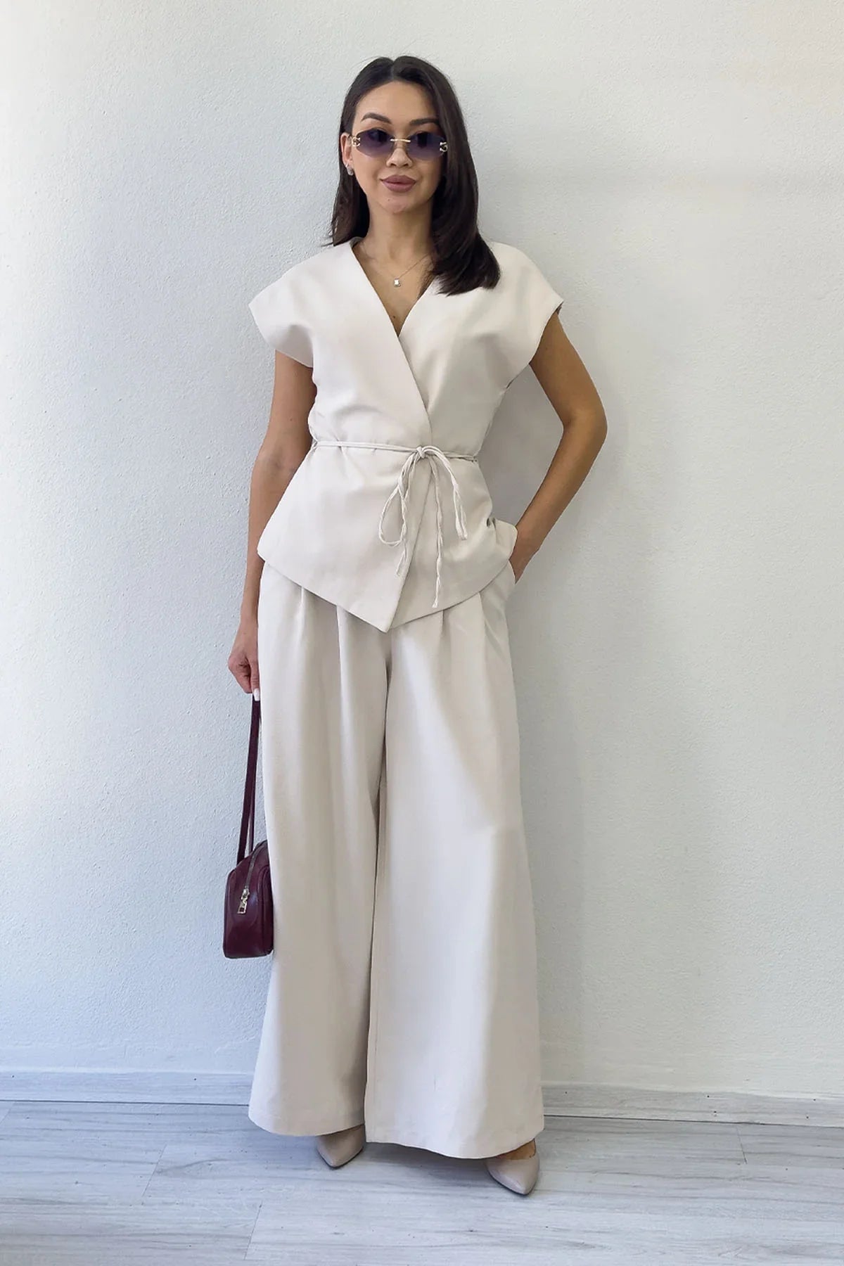 Kadın Krem Bol Paça Dökümlü Bağlamalı Yelek Pantolon İkili Takım 