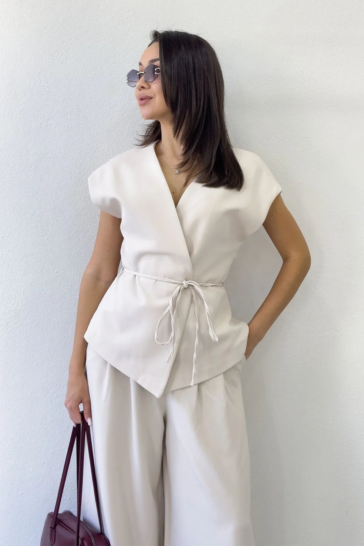 Kadın Krem Bol Paça Dökümlü Bağlamalı Yelek Pantolon İkili Takım 