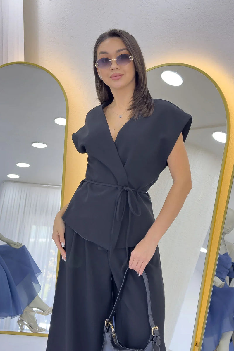 Kadın Siyah Bol Paça Dökümlü Bağlamalı Yelek Pantolon İkili Takım 