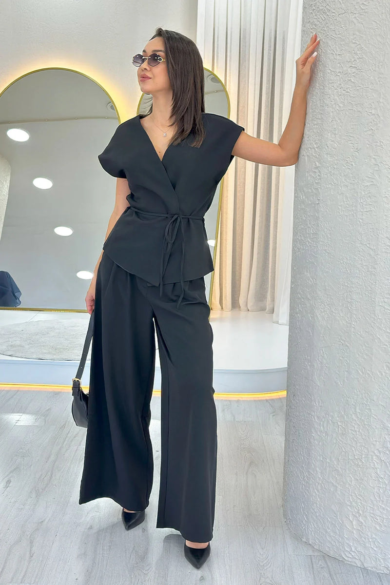 Kadın Siyah Bol Paça Dökümlü Bağlamalı Yelek Pantolon İkili Takım 