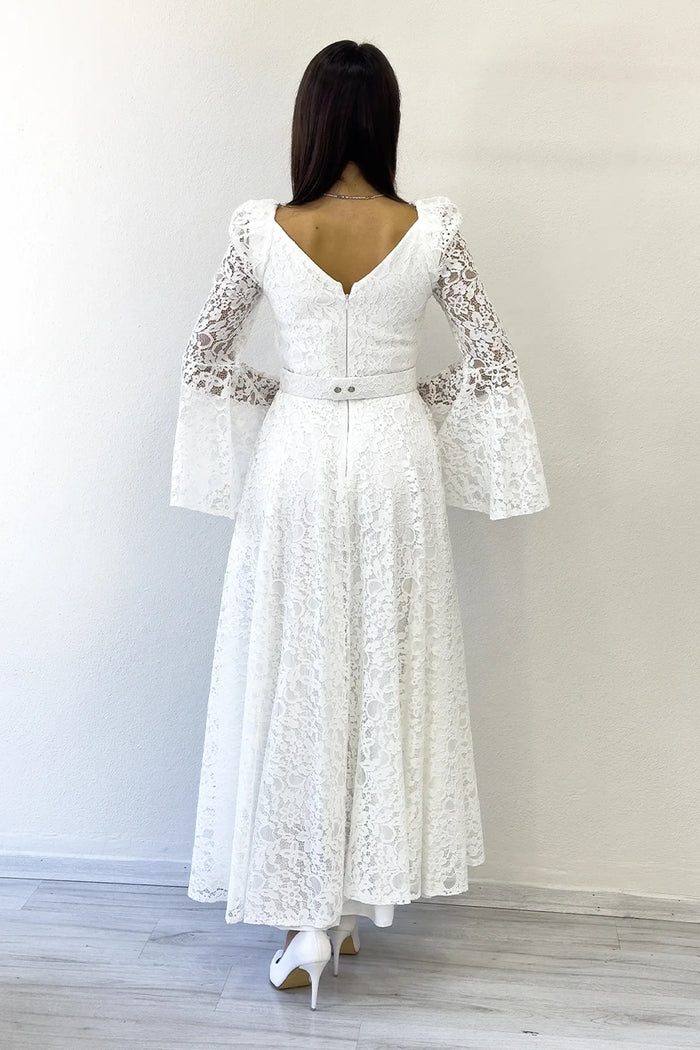 Beyaz Kruvaze Yaka Kemer Detaylı Dantelli Uzun Kol Midi Boy Nikah Elbise
