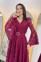 Bordo Kruvaze Yaka Kemer Detaylı Dantelli Uzun Kol Midi Boy Elbise