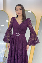 Mürdüm Kruvaze Yaka Kemer Detaylı Dantelli Uzun Kol Midi Boy Elbise