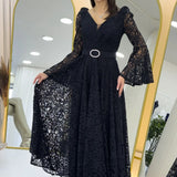 Siyah Kruvaze Yaka Kemer Detaylı Dantelli Uzun Kol Midi Boy Elbise