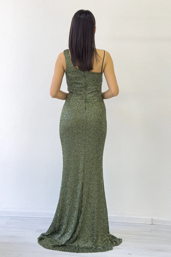 Haki Tek Omuz Aksesuar Detaylı Yırtmaçlı Pul Payet Abiye Elbise 