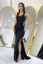 Siyah Askılı Kruvaze Yaka Drapeli Taş Detaylı Simli Abiye Elbise