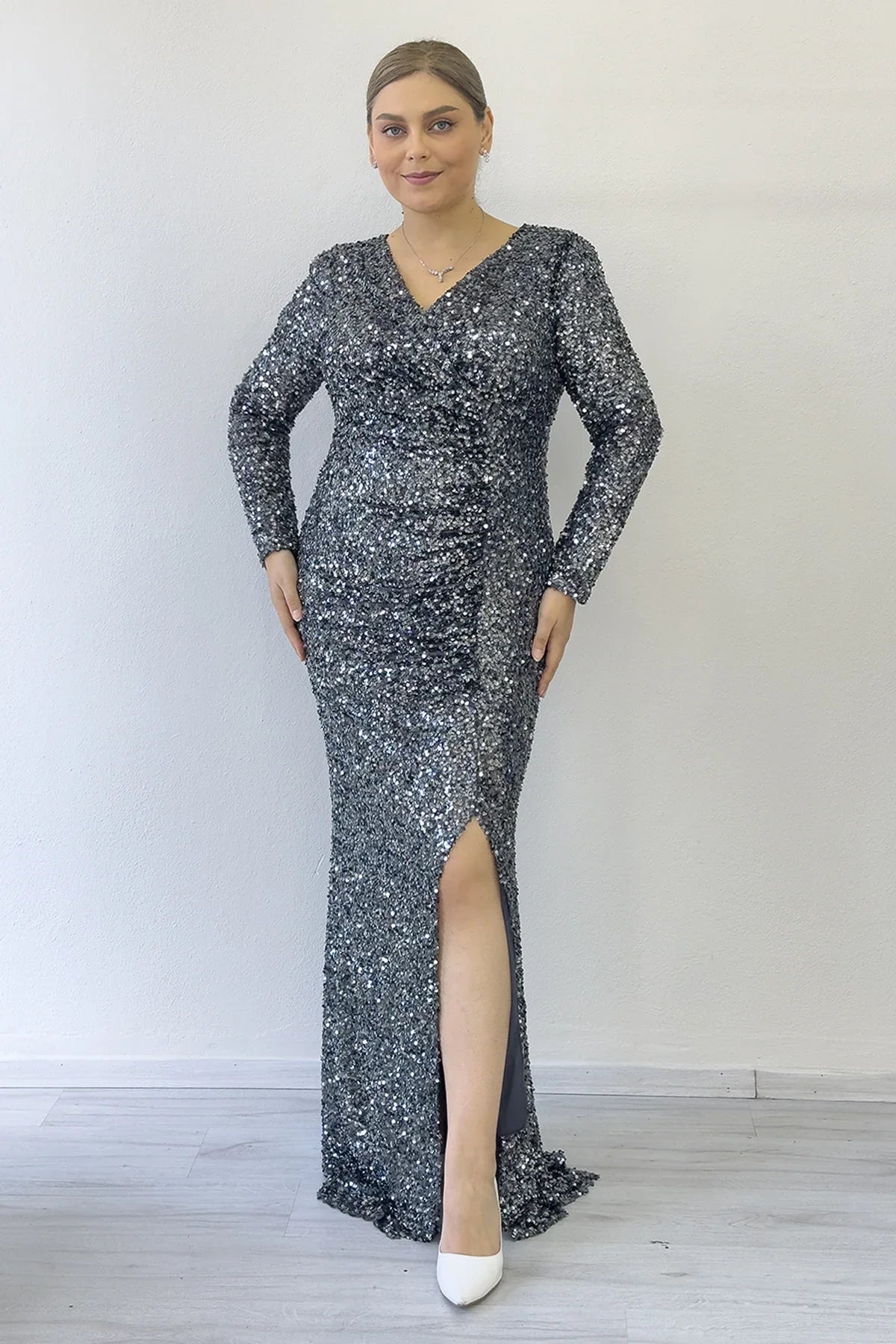 Gümüş Uzun Kol Pul Payet Yırtmaçlı Büyük Beden Abiye Elbise