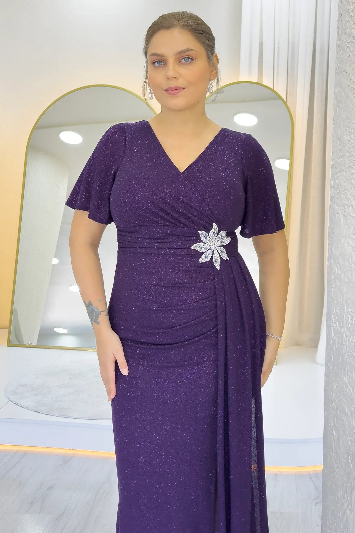 Mor Kruvaze Yaka Simli Büyük Beden Yırtmaçlı Taş Detaylı Abiye Elbise
