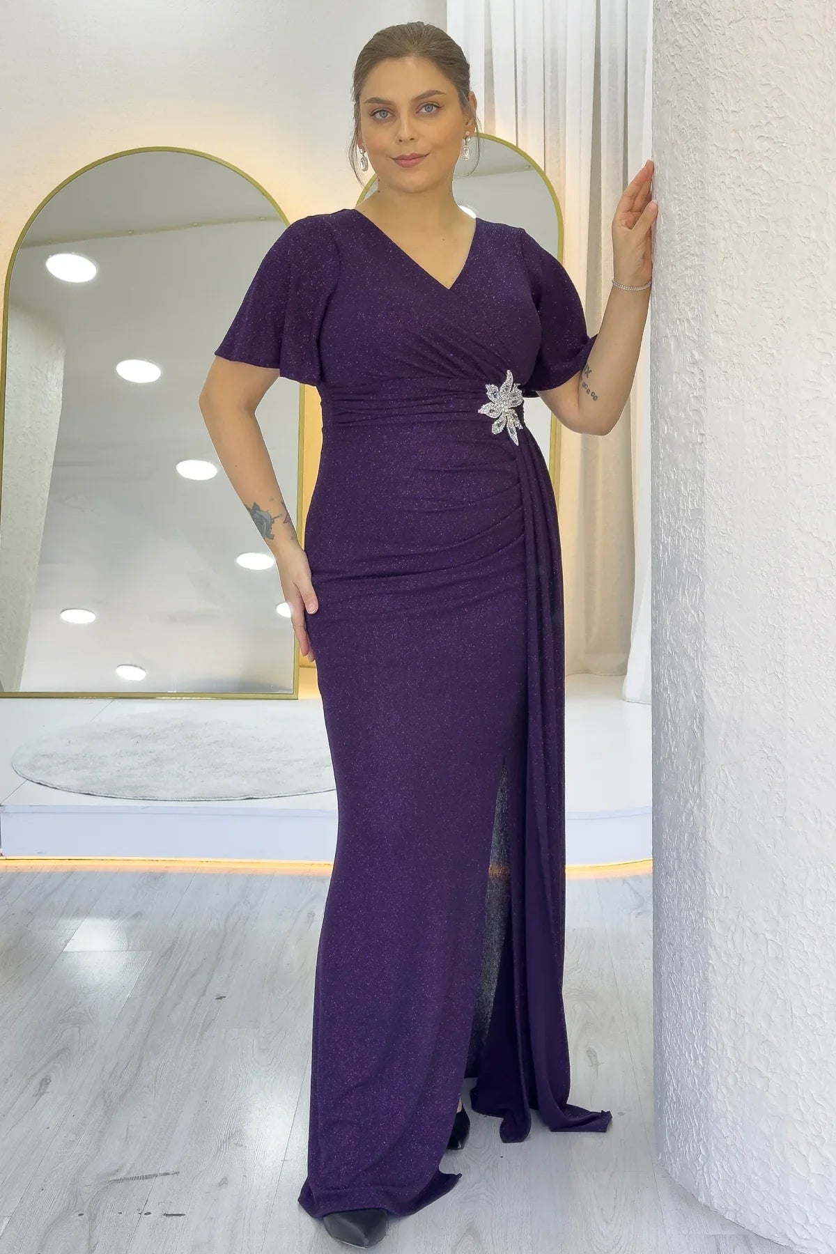 Mor Kruvaze Yaka Simli Büyük Beden Yırtmaçlı Taş Detaylı Abiye Elbise