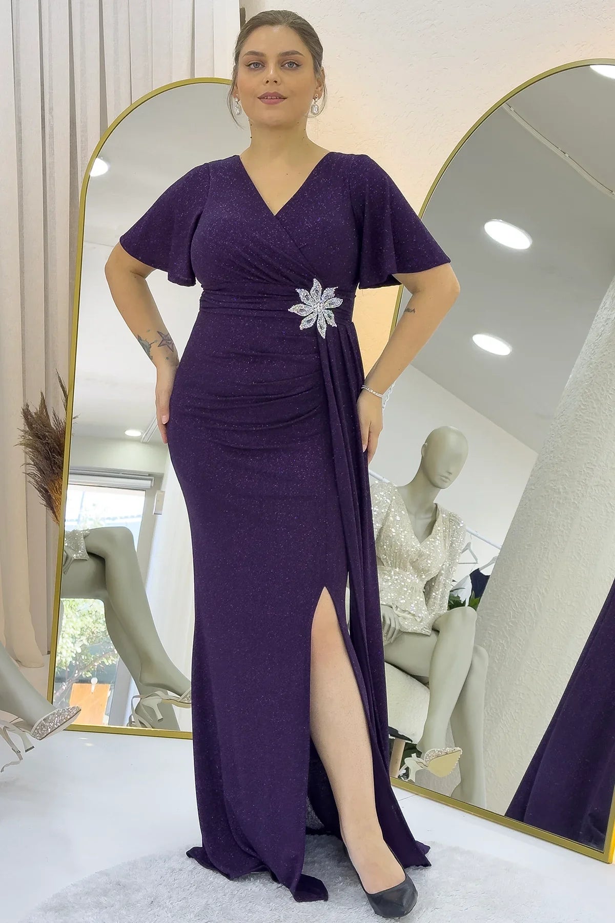 Mor Kruvaze Yaka Simli Büyük Beden Yırtmaçlı Taş Detaylı Abiye Elbise