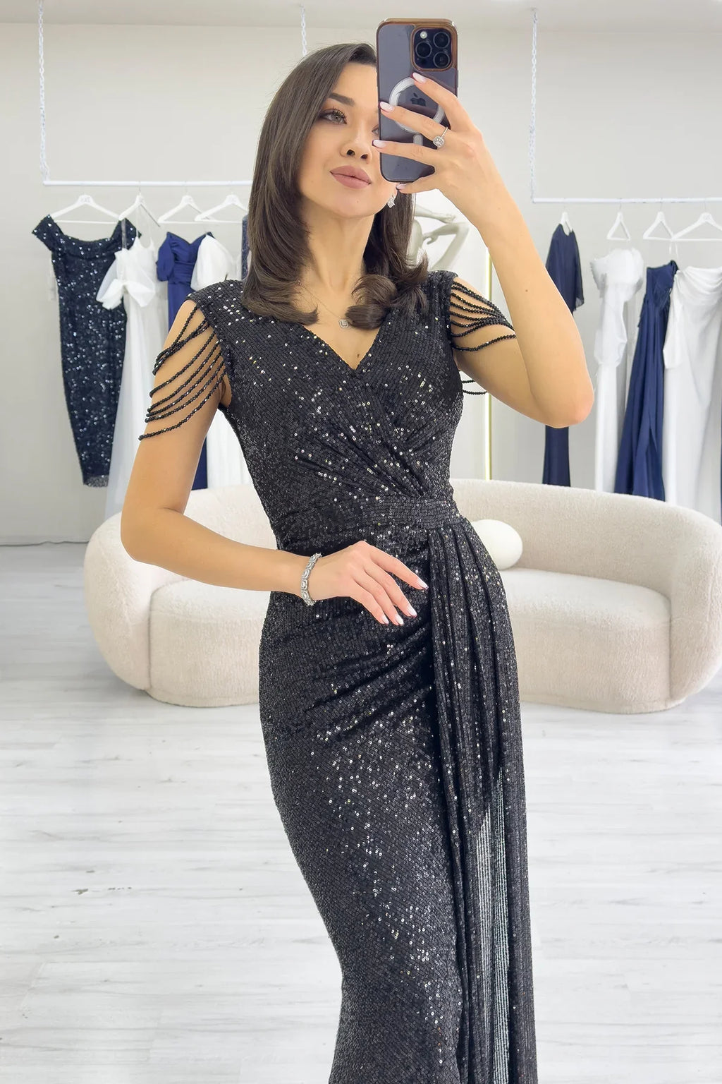 Siyah Kruvaze Yaka Omuz Detay Pul Payet Büyük Beden Abiye Elbise