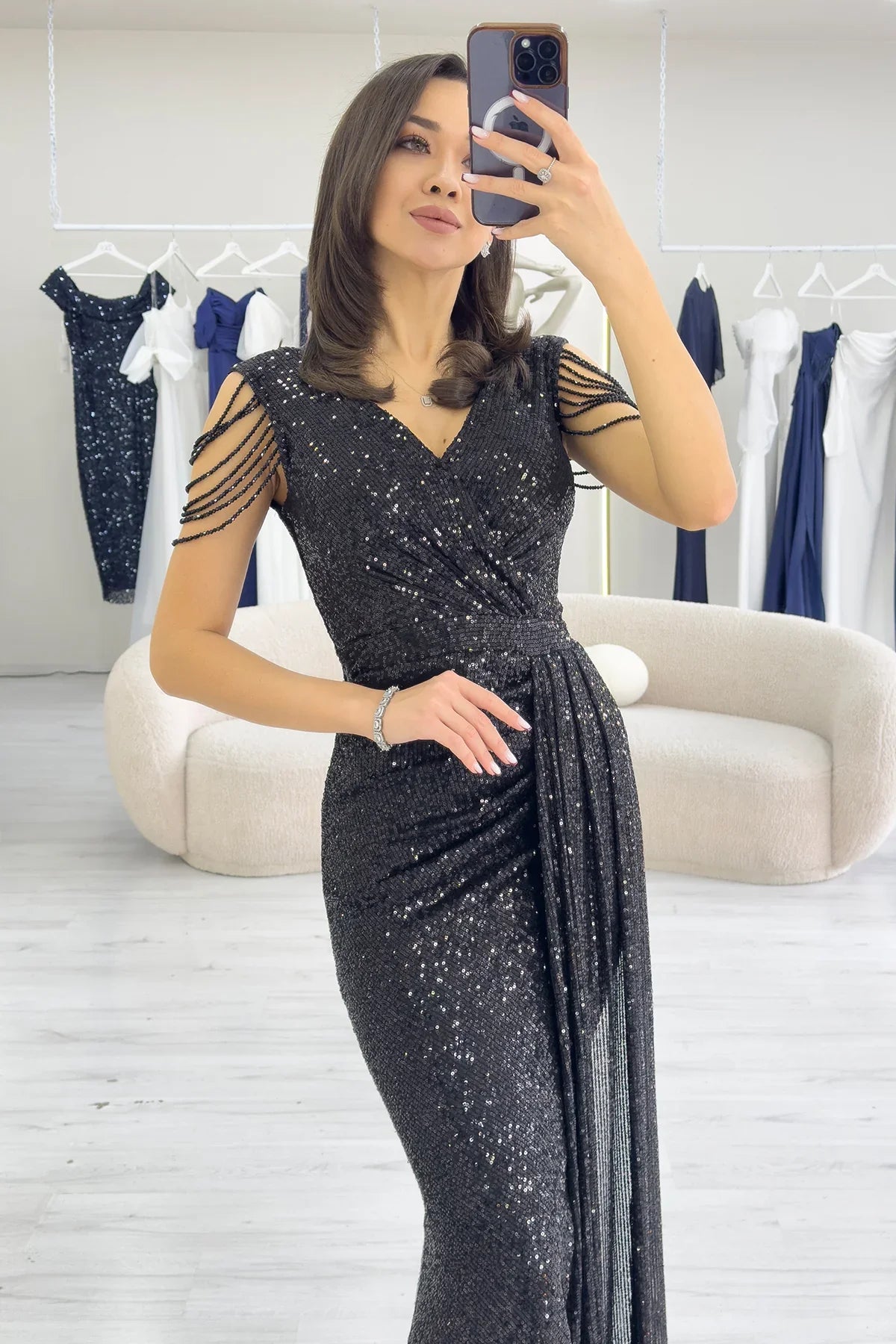 Siyah Kruvaze Yaka Omuz Detay Pul Payet Büyük Beden Abiye Elbise