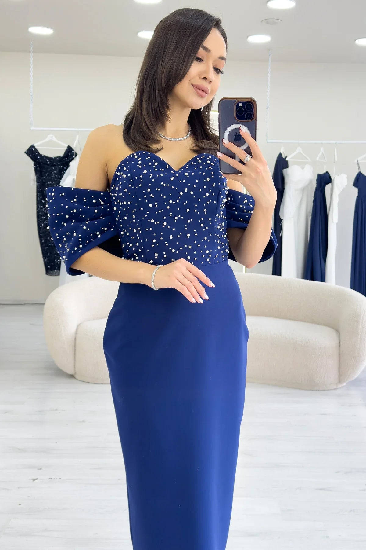 Lacivert Straplez Yaka Düşük Kol İncili Midi Boy Abiye Elbise