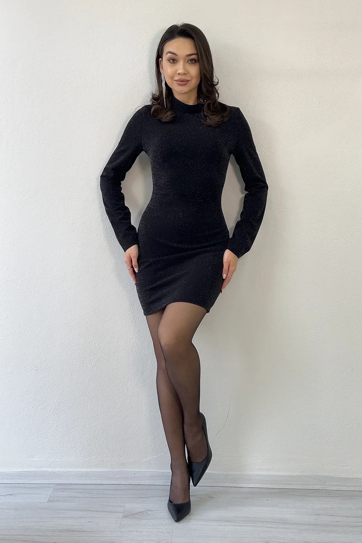 Siyah Dik Yaka Simli Uzun Kollu Kısa Elbise