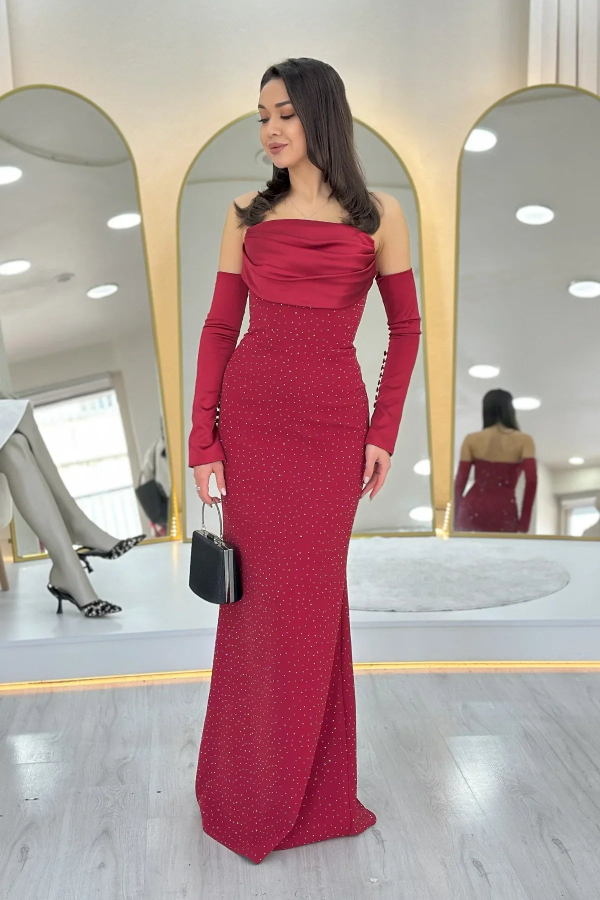 Kadın Taş Detaylı Bordo Straplez Kol Aksesuarlı Balık Saten Alya Elbise