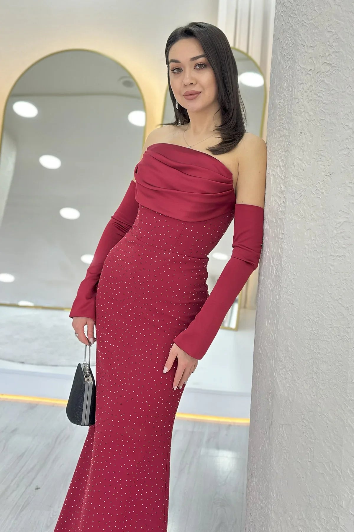 Kadın Taş Detaylı Bordo Straplez Kol Aksesuarlı Balık Saten Alya Elbise