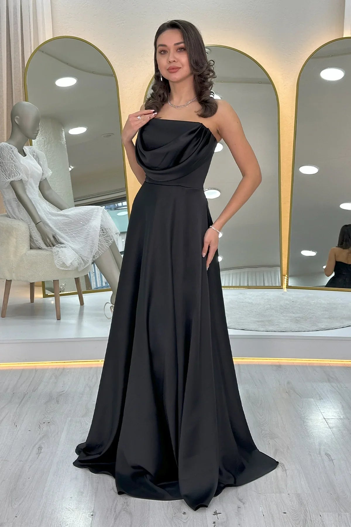 Siyah Straplez Saten Uzun Abiye Elbise