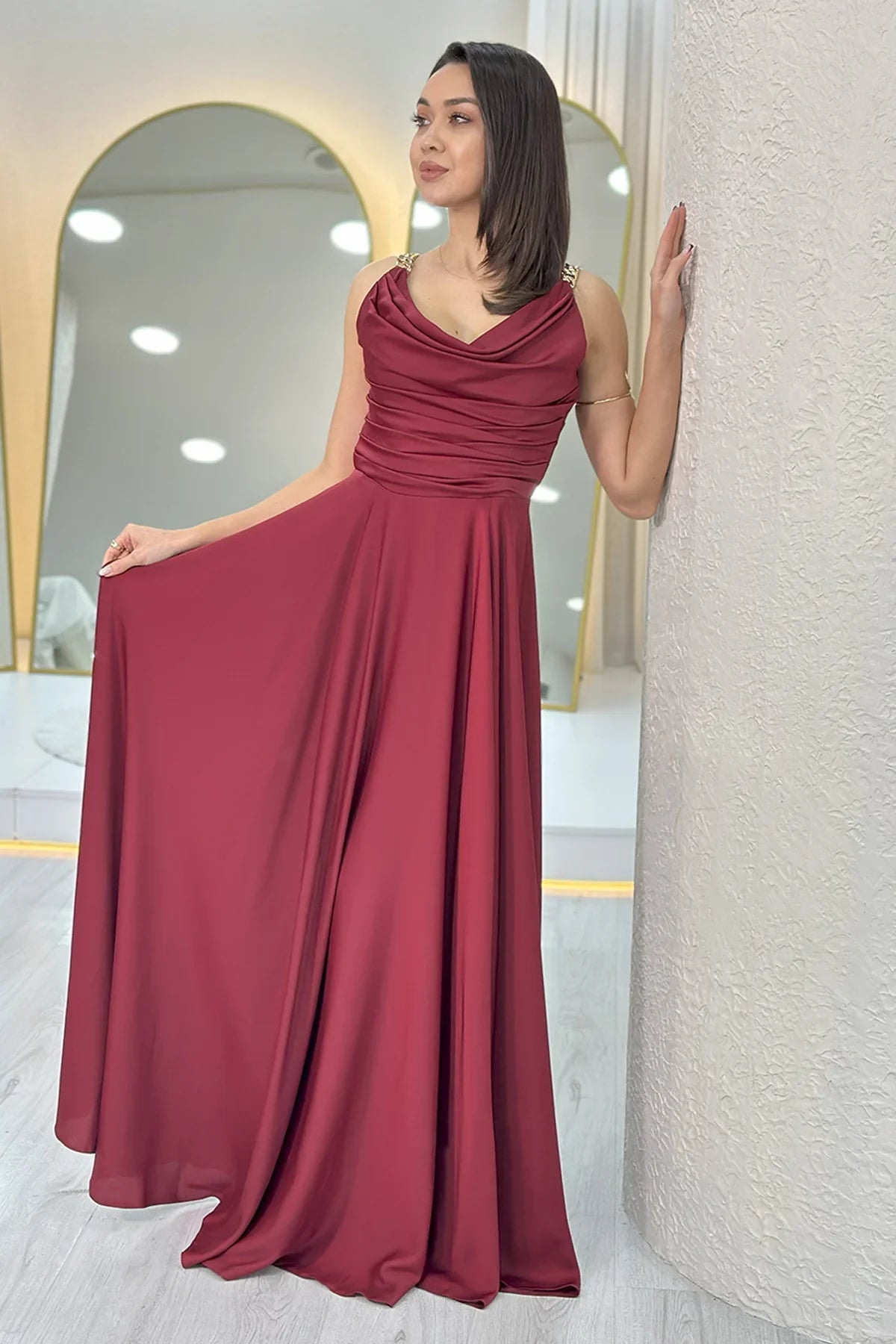 Bordo Gold Askılı Ön Drapeli Saten Yırtmaçlı Abiye Elbise