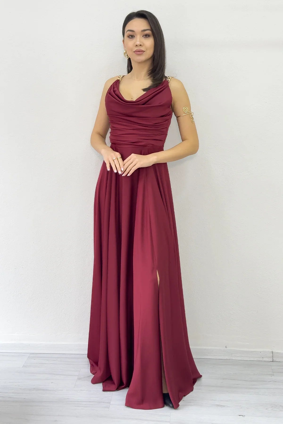 Bordo Gold Askılı Ön Drapeli Saten Yırtmaçlı Abiye Elbise