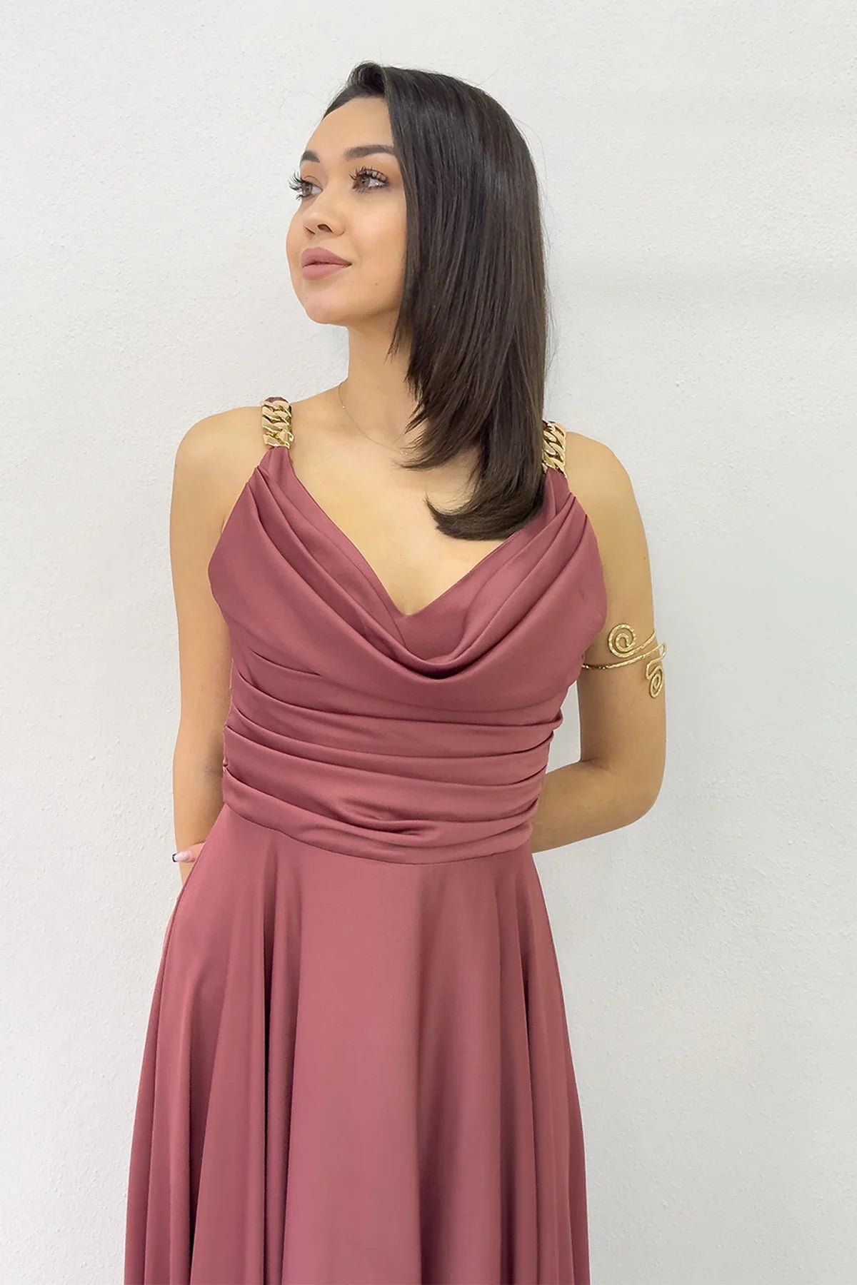 Gül Kurusu Gold Askılı Ön Drapeli Saten Yırtmaçlı Abiye Elbise